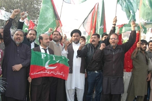تحریک انصاف کا لاہور میں احتجاجی مظاہرہ، ایم ڈبلیو ایم کا اظہار یکجہتی