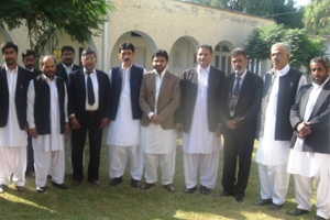 ناصر عباس شیرازی کا ڈیرہ اسماعیل خان ہائی کورٹ بار کا دورہ ، سینئروکلاء سے ملاقات