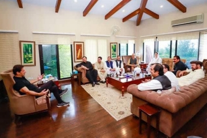 وزیر اعلیٰ گلگت بلتستان کی زیرقیادت ایم ڈبلیوایم رہنما ووزیر زراعت کاظم میثم کی عمران خان سے ملاقات