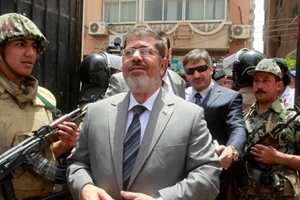 مصری فوج نے  محمد مرسی کی حکومت کا تختہ الٹ دیا، گرفتار کرکے نامعلوم مقام پر منتقل کردیا