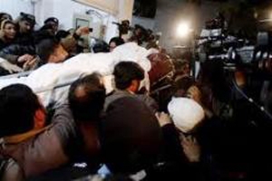 لاہور: شہید علامہ ناصر عباس کا جسد خاکی گورنر ہائوس پہنچ گیا، علامہ ابوزر مہدوی کی زیر قیادت دھرنا شروع