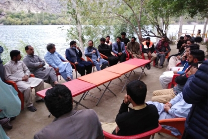 وزیر زراعت کاظم میثم کی اپر کچورا جھیل سانحہ میں متاثرہ خانوادہ سے ملاقات،اظہار ہمدردی