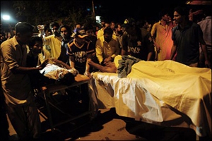 کراچی: مجید کالونی لانڈھی میں امام بارگاہ پرتکفیریو ں کا کریکرحملہ، 1مومنین شہید، 16 زخمی ہوگئے