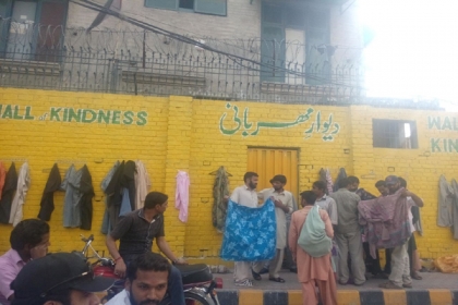 ایم ڈبلیوایم لاہور کے تحت قائم دیوار مہربانی دو ماہ بعد بھی عوام میں خوشیاں بکھیرنے میں مصروف