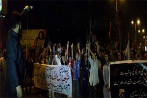 کراچی میں جاری ٹارگٹ کلنگ کے خلاف ایم ڈبلیوایم اور دیگر تنظیموں کی جانب سے ایم اے جناح روڈ پر احتجاج