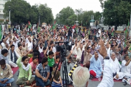 لاہور میں پنجاب اسمبلی کے سامنے ایم ڈبلیو ایم کا احتجاجی دھرنا، سینکڑوں افراد کی شرکت