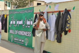 عالمی شہرت یافتہ دیوار مہربانی ’وال آف کائنڈنس‘کی ایم ڈبلیوایم کے تحت کراچی آمد