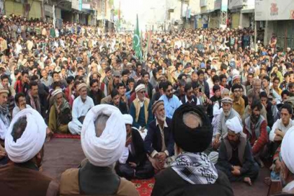 یاد گار شہداء پر علامہ راجہ ناصرعباس جعفری کی حمایت میں مجلس وحدت مسلمین بلتستان کے تاریخی دھرنے کو 50روز مکمل ہوگئے