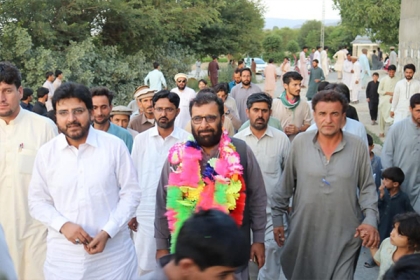 لاہور کو پیرس اور کراچی کو لندن بنانے کے دعوے دار عوام کو بے وقوف بنانے کے مشن پر گلی گلی پھررہے ہیں ، ناصرشیرازی