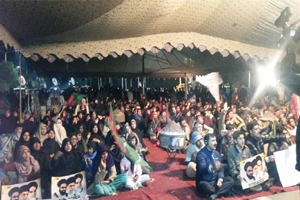 سخت سردی اور بارش کے باوجود لاہور میں ایم ڈبلیو ایم  کا احتجاجی دھرنا ، خواتین کا جوش و ولولہ دیدنی رہا